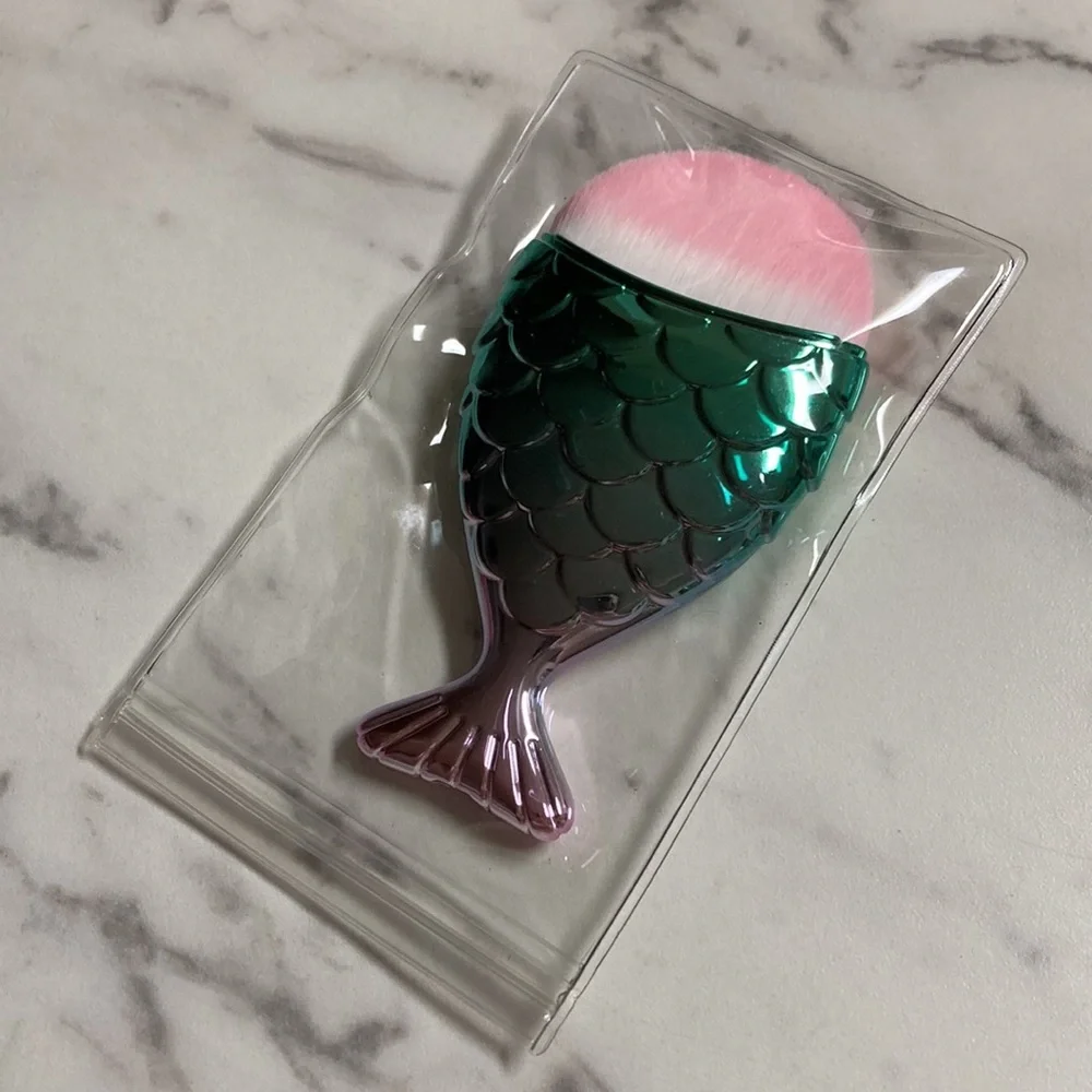 NEW Bath & Body Works mermaid tail makeup brush